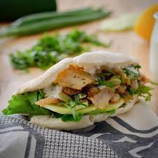 Ce Midi C Est Kebab Poulet Aux Herbes Folles Une Recette Originale Et Fraiche Avec Des Lamelles De Kebab Poulet Les Ingredients Fromage Blanc Recette Originale Et Poulet