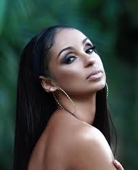 I thought since we cover Dua Lipa I'd try learning some of her dance  moves... Annnnd let's just say I'm more of a singer than a dancer 🫣🤭🤪