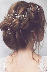 It Is High Time To Think About Prom Hairstyles As The Big Dance Will Soon Be Upo Hairstyle Pro Uzun Sac Mezuniyet Balosu Sac Stilleri Resmi Sac Modeli