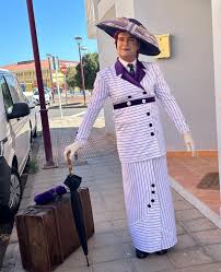 José Luis Espinel se distingue por su elegancia carnavalera