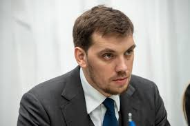 Організовує роботу з формування і реалізації державної економічної та фінансової політики, а також в межах своїх повноважень політики з питань. Prem Yer Ministr Ukrayini Oleksij Goncharuk Obgovoriv Iz Uryadom Shveciyi Pidtrimku Dlya Ukrayini V Ramkah Novoyi Strategiyi Dopomogi Dlya Krayin Shidnoyi Yevropi Kabinet Ministriv Ukrayini