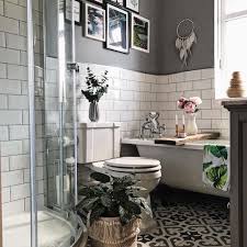 Small bathroom ideas and savvy design solutions to inspire you to maximise space in a limited small bathroom, on any budget. 15 Bathrooms With Beautiful Wall Decor That Will Inspire A Refresh