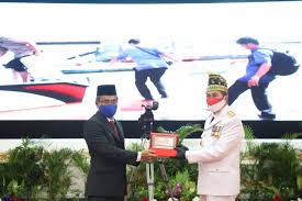 Jokowi kenakan kepala kain pakaian adat melayu untuk anak gadis. Baju Adat Melayu Riau Masuk Dalam Gambar Uang Kertas Rp75 000
