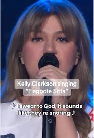Kelly Clarkson Covers 'Flagpole Sitta' Live