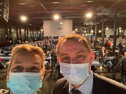 Berufliche tätigkeit vor der mitgliedschaft im deutschen bundestag. Alice Weidel Tino Chrupalla Und Ich Wunschen Ihnen Einen Schonen 1 Advent Facebook