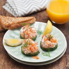 Gurkentaler Mit Lachstatar Rezept Low Carb Rezept Vorspeisen Rezepte Lachstatar Rezepte