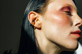 SmartVolta: Saskia Diez Chrystal Ear Cuffsiption