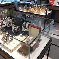 The mid valley city neighbourhood is a mixed development comprising several office blocks, residential towers and two malls, mid valley megamall and the gardens mall. City Chain 1 Tip
