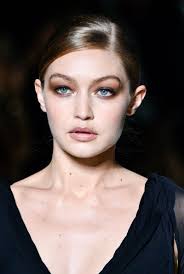 8 Nyfw Beauty Trends You Ll Definitely Be Wearing Soon Nyfw Beauty Sultry Makeup Beauty Trends