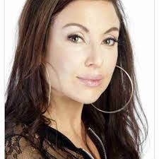 Carrie Healy's Instagram, Twitter & Facebook