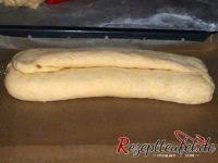 Quark Nussstollen Rezept Fur Einen Stollen Mit Einer Nussfullung Rezept Stollen Rezept Rezepte Gesunde Alkoholische Getranke