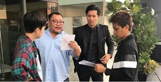 Mahasiswa bidang seni di universiti teknologi mara (uitm). Aksi Cium Jangan Kutuk Ibu Bapa Pinta Janna Nick Hiburan Mstar
