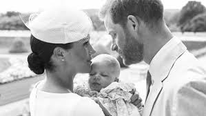 Čte tajné zprávy výzvědných služeb a jako jediná na této planetě se jimi zabývá už od dob stalina. Syn Harryho A Meghan Byl Pokrten Pri Soukromem Obradu Ve Windsoru Kralovna Alzbeta Ii Neprisla Irozhlas Spolehlive Zpravy