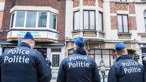 Une agression au couteau a en effet eu lieu vers 5h30 devant un commissariat, dans le centre de la capitale belge. Policiers Attaques A Bruxelles Le Frere De L Assaillant Ecroue L Express