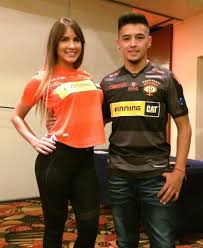 Tras varios amagos de renuncia  5   6  , el 2 de abril de 2012 abandonó la banca loína. Cobreloa Cambio De Camiseta