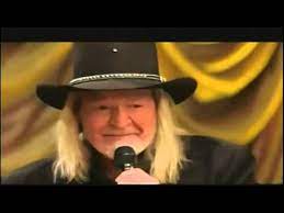 Baby's got her blue jeans on is a song written by bob mcdill and recorded by american country music artist mel mcdaniel. Baby S Got Her Blue Jeans On Paroles Mel Mcdaniel Greatsong