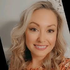 Mandi Stephens's Instagram, Twitter & Facebook