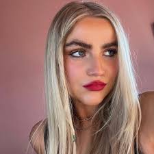 Nina Delaney (@Nina_Delaney)