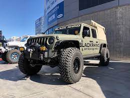 2020 Jeep Gladiator Equipped With A Fabtech 5 Trail Lift Kit And Dirt Logic 225 Resi Shocks Jeep Gladiator Jeep Jeep Mods