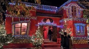 Outdoor red and white christmas lights on house. 5 Best Outdoor Christmas Lights To Buy 2020 Reviews