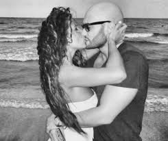 Cea mai bună dovadă este că cei doi își permit tot felul de glume unul despre celălalt, unele dintre ele nesărate. Ar Fi ImpÄƒcarea Anului In Showbiz Roxana Vancea È™i Mihai Bendeac Din Nou ImpreunÄƒ Mesajul Brunetei A Pus Lumea Pe Jar Evenimentul Zilei