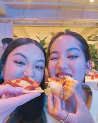 11 Potret Pertemanan Thanaerng, Circle-nya Sampai ke Korea