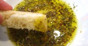 You Know How Italian Restaurants Have That Fancy Olive Oil And Herb Dip For The Breadsticks Bread Well It Turns Out You Can Recreate Herb Bread Food Recipes
