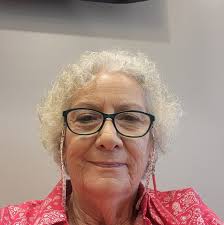 Are schnauzers friendly to strangers?