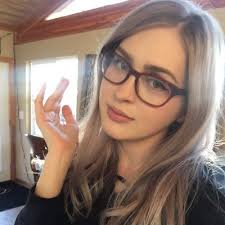 Katie Casper's Instagram, Twitter & Facebook