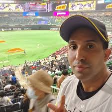 I'm really sorry to announce that I injured my wrist during my training for  my exhibition in Japan, I'm working