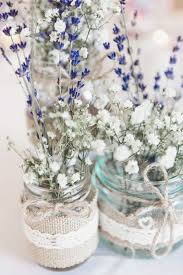 Tischdeko Mit Lavendel Und Schleierkraut Tischdekoration Hochzeit Lavendel Hochzeit Dekoration Hochzeit