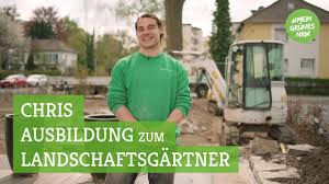 Wir führen euch durch die ausbildung und verdeutlichen, worauf es bei uns. Meine Ausbildung Im Garten Und Landschaftsbau Chris Plashues Youtube