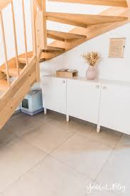 Schrank unter treppe neu stauraum unter treppe ikea gallery die avec von fabelhafte garderobe unter treppe schrank unter treppe ikea beste von schrank. Diy Katzenklo In Einem Ikea Besta Schrank Verstecken Ikea Hack Fur Eine Versteckte Katzentoilette Youdid