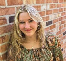 Margo Brady's Instagram, Twitter & Facebook