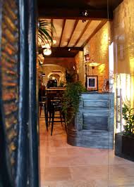 Le Condidentiel Bordeaux Chartrons Dans Le Cadre Exceptionnel D Un Grand Chai Traditionnel Goutez Une Cuisine De Terroir Bordeaux Quais Restaurant Bordeaux