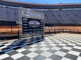 After finishing 20th in the nascar cup series standings last year as a rookie for leavine family racing, bell was hired to drive the no. Nascar Bristol Motor Speedway Unveil Heat Race Format And Rules For Cup Series Dirt Race Tobychristie Com