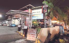 Try and get a seat in the air conditioned area. Keeping Food Court Culture Alive