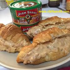 Ini adalah sandwich dengan isian tuna krim yang sudah dihancurkan dan dicampurkan dengan aneka. Ciklilyputih The Lifestyle Blogger Ayam Brand Chili Tuna Pedas Menyengat