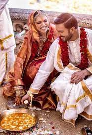 The two young hearts left no stone unturned in their relationship before finally getting married, where now only a small ritual lurks between their union. Deepika Ranveer Performing A Traditional Ritual At The Konkani Wedding Bollywood Wedding Deepika Ranveer Deepika Padukone