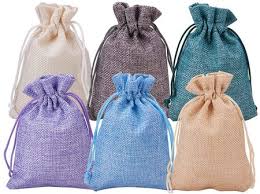 Con estas bolsitas puedes dar tus regalos de una manera original y diferente, ya sea un pequeño detalle o bien puedes modificar el tamaño. Como Guardar La Mascarilla Cuando No Las Estas Utilizando 15 Items Que Puedes Comprar En Amazon