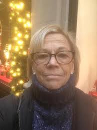 Elizabeth Lederer's Instagram, Twitter & Facebook