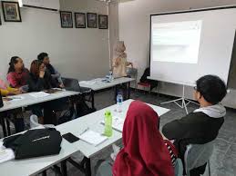 Bila kau seorang ibu rumah tangga , sir wilfrid, kau akan memahaminya sekarang juga. Kursus Bahasa Inggris Dari Dasar Golden English Wa 0818 790 111