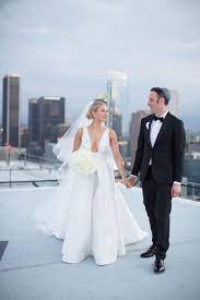 Iliza Shlesinger In Monique Lhuillier Iliza Shlesinger Monique Lhuillier Gowns Wedding Dresses Lace