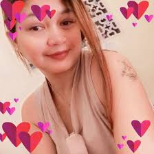 Buti na lang walang nangyari sa kanya. Silica gel po yan, usually makikita  natin sa mga naka pack na products para hindi mag moist or masira agad.  Although most of it ay