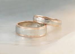 Rose Gold And White Gold Wedding Band Set Hammered Two Tone Etsy Gold Wedding Band Sets White Gold Wedding Band Sets White Gold Wedding Bands