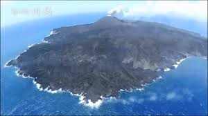 NHKスペシャル「新島誕生 西之島 ～大地創成の謎に迫る～」／島から4kmの場所に母船を停泊させ、遠隔ロボットを海上・海中・上空へと出動させた迫力の超接近映像  – ＠動画