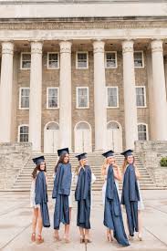 Samantha Malizia Films Is Booking Graduation Sessions For Penn State Seniors Click The Website To Bo Grad Photoshoot Graduation Picture Poses Graduation Poses