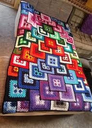 Eine gemusterte, gehäkelte, bestickte decke. Patchwork Granny Decke Kostenlose Anleitung
