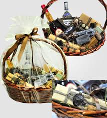 Korporativnye Podarki Na 23 Fevralya Kollegam Muzhchinam Ko Dnyu Zashitnika Otechestva Podarochnye Korziny Na 23 Fevralya