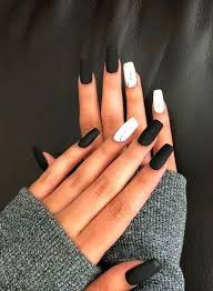 Coffin Short Matte Black Acrylic Nails Unas Nails Natural Nails Solid Color Nails Acrylic Nails Cute Nails Wedding Nails Sparkling Glitter Brida In 2020 Solid Color Nails Short Coffin Nails Gel Nails